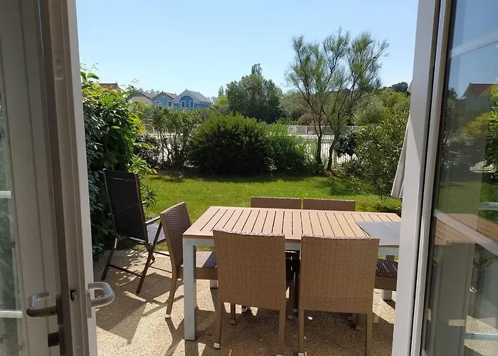 Charmante Maison De Vacances Avec Acces Piscine