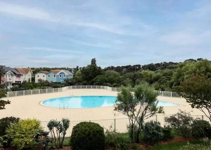 Charmante Maison De Vacances Avec Acces Piscine